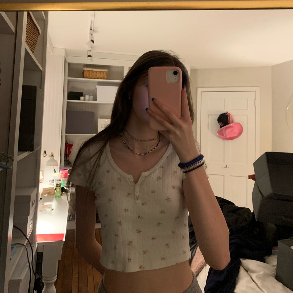 Brandy zelly floral top! Not my style anymore :( No stains or rips!